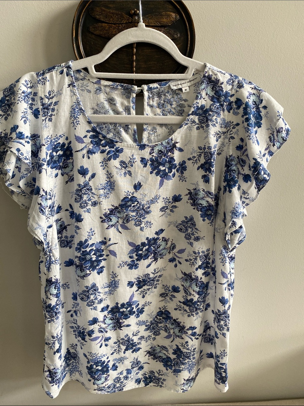 cupcakes & cashmere Linen Blend White Top with Blue Floral Print